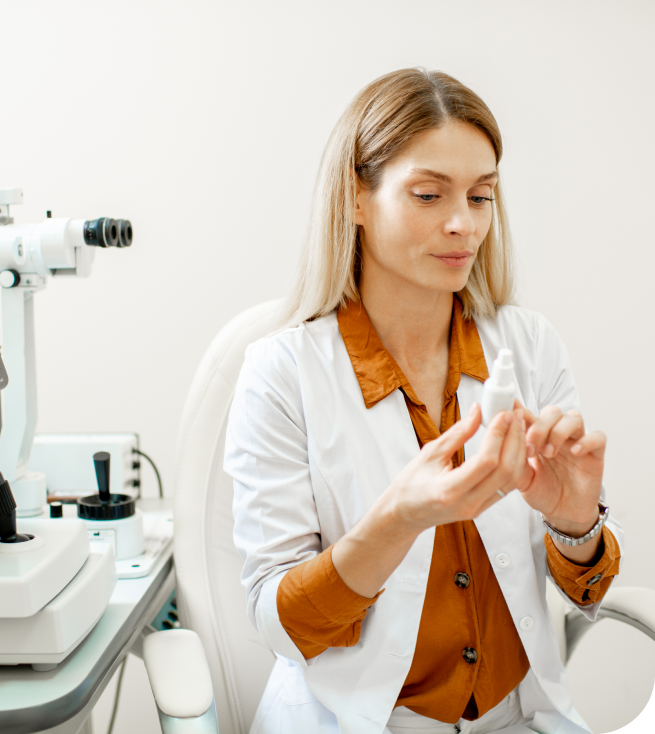 Doctoresse en rendez-vous ophtalmologique de routine à Liège au centre neovision